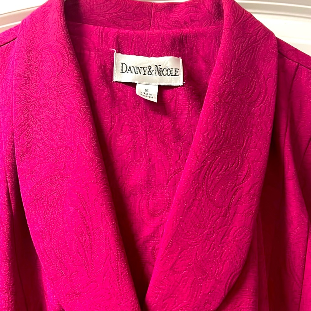 2 piece fuchsia suit size 16 Danny & Nicole women